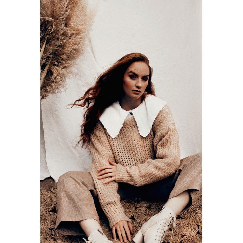 Buy Ita-Ito's women's knitted Huequitos Sweater in Organic Wool with long sleeves. This oversized sweater is a must have for mid-season ♡ online eco shop switzerland