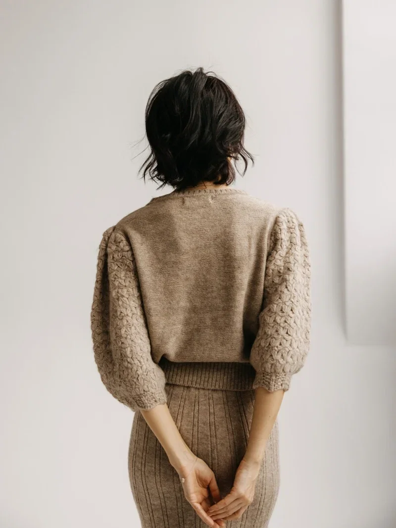 Mangas Fleurs Sweater - Light Brown 3 Mangas Fleurs Sweater - Light Brown