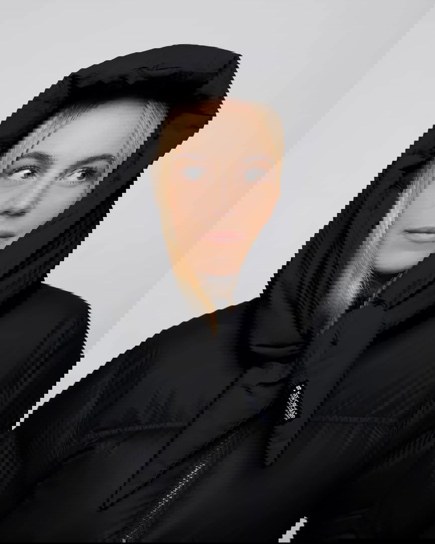 Black puffer jacket with large hood made from vegan, recycled materials, zipped front closure. - The New Orchard CH