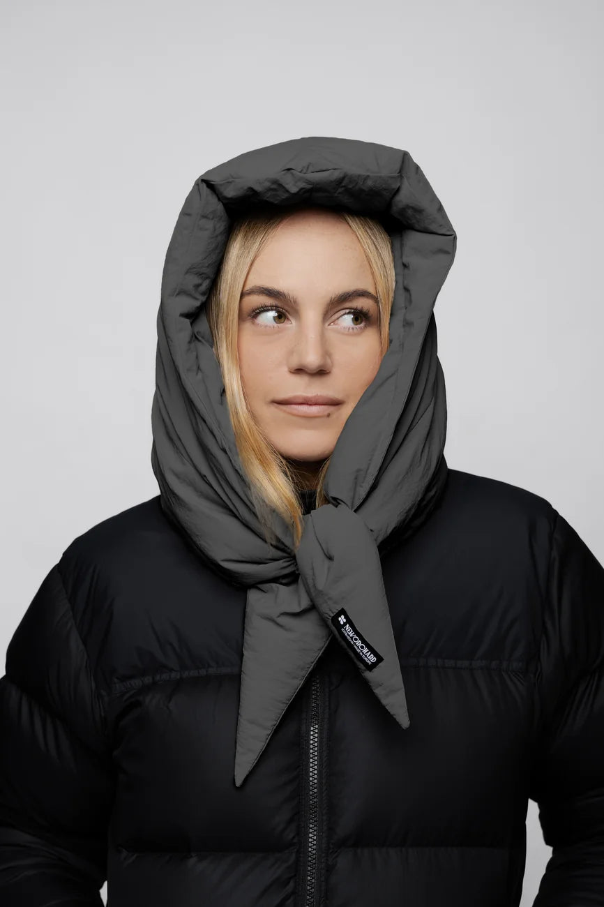 Winter Vegan Capuche Grey 1 Light grey vegan capuche hood made from recycled materials, styled with black puffer jacket. - The New Orchard CH