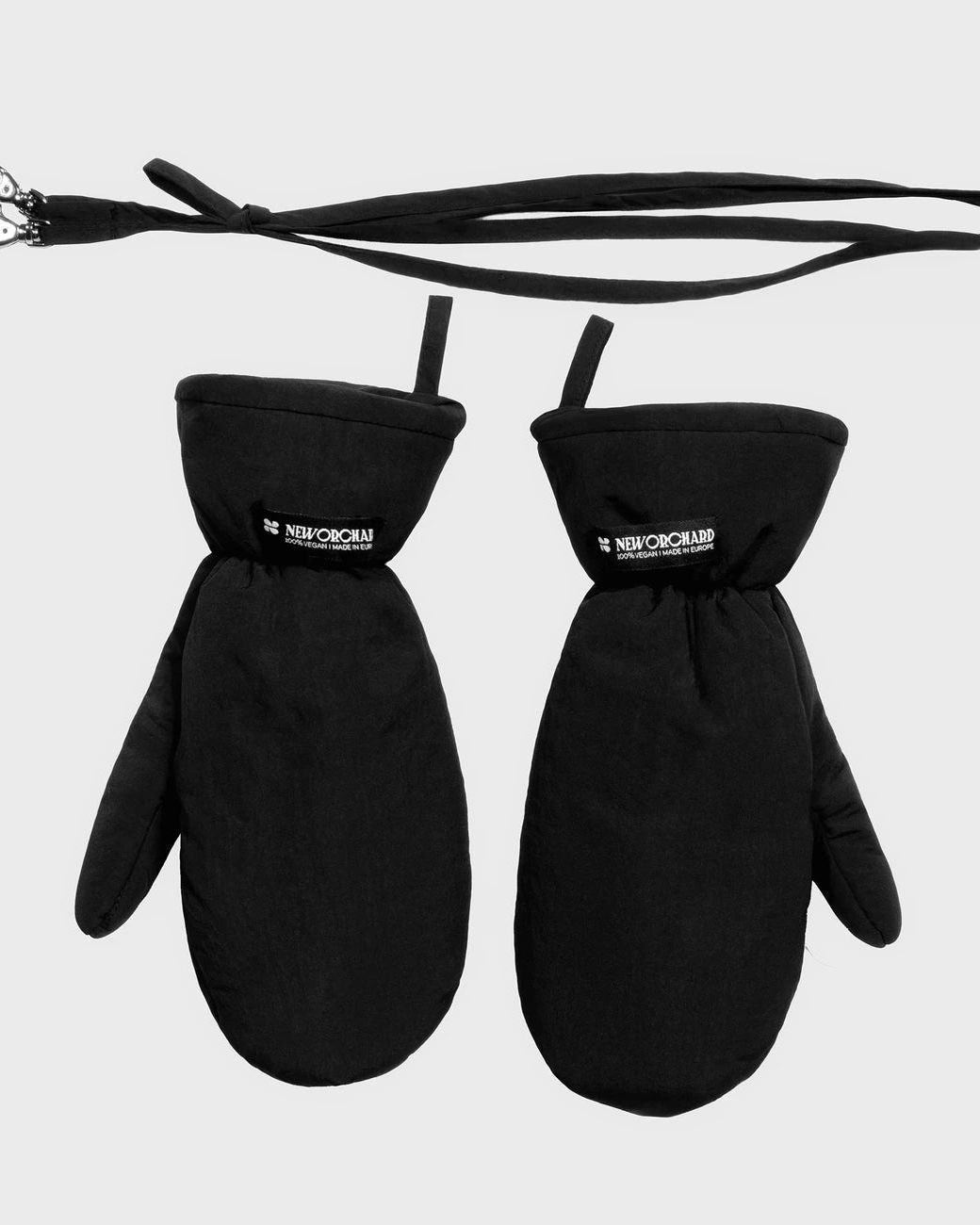 Black recycled vegan warm gloves eco friendly accessory